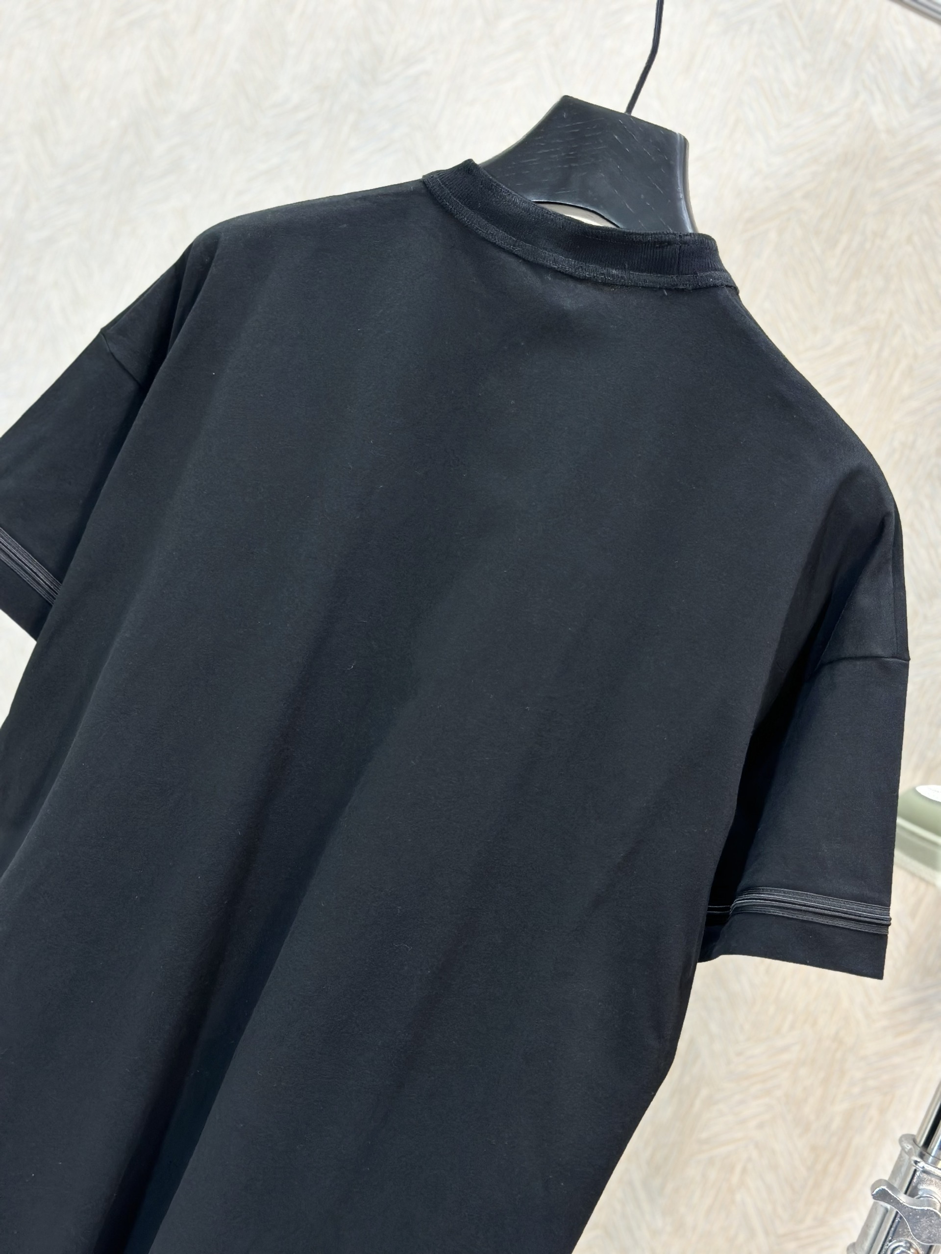 Áo phông T-shirt Dior Đen logo chữ thêu ngực Like Auth on web VTN